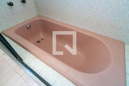 Casa à venda com 249m², 4 quartos e 6 vagas Casa à venda com 249m², 4 quartos e 6 vagasBanheiro da Suíte Detalhe