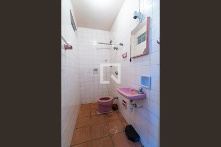 Casa à venda com 249m², 4 quartos e 6 vagas Casa à venda com 249m², 4 quartos e 6 vagasSalão de Festas - Banheiro