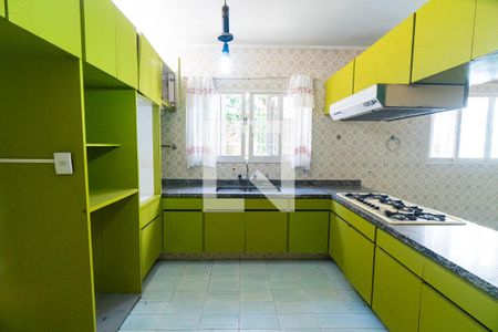 Casa à venda com 249m², 4 quartos e 6 vagas Casa à venda com 249m², 4 quartos e 6 vagasCozinha