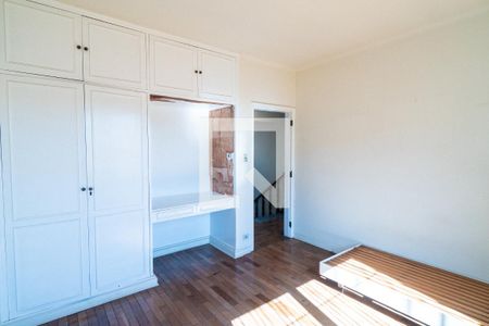 Casa à venda com 249m², 4 quartos e 6 vagas Casa à venda com 249m², 4 quartos e 6 vagasQuarto 2