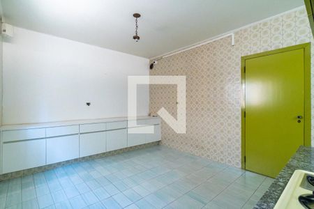 Casa à venda com 249m², 4 quartos e 6 vagas Casa à venda com 249m², 4 quartos e 6 vagasCozinha