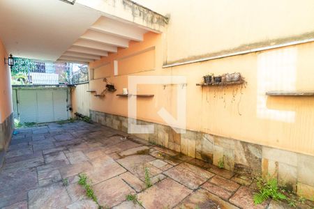 Casa à venda com 249m², 4 quartos e 6 vagas Casa à venda com 249m², 4 quartos e 6 vagasGaragem