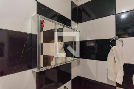 Casa à venda com 300m², 3 quartos e 5 vagasBanheiro da Suíte 2