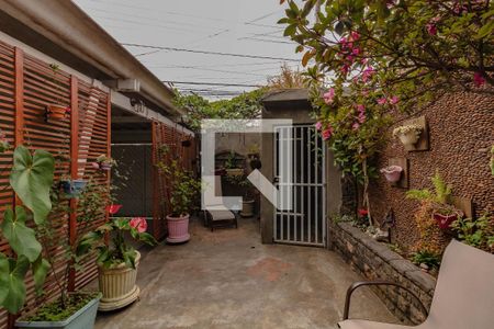 Casa à venda com 250m², 3 quartos e 6 vagasQuintal