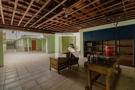 Casa à venda com 250m², 3 quartos e 6 vagasQuintal