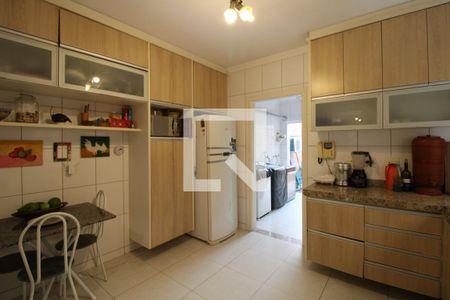 Casa à venda com 175m², 3 quartos e 3 vagasCozinha - Armários