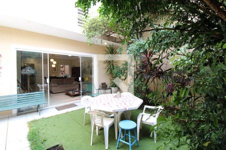 Quintal  de casa à venda com 3 quartos, 175m² em Vila Ipojuca, São Paulo