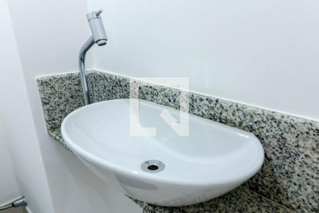 Lavabo de apartamento para alugar com 1 quarto, 43m² em Jardim Aeroporto, São Paulo