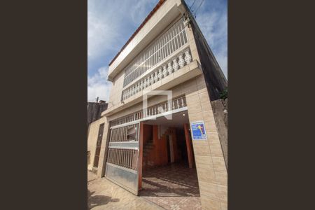 Casa para alugar com 250m², 3 quartos e 4 vagasFachada