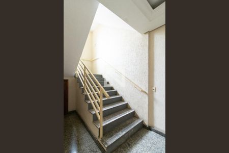 Apartamento para alugar com 90m², 2 quartos e 1 vaga Apartamento para alugar com 90m², 2 quartos e 1 vagaEscadas