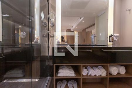 Banheiro de apartamento à venda com 1 quarto, 49m² em Lourdes, Belo Horizonte