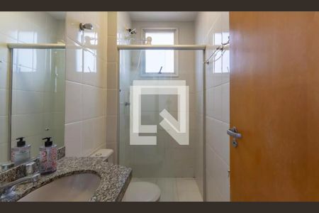 Apartamento à venda com 77m², 3 quartos e 2 vagasDetalhe do Banheiro da Suite