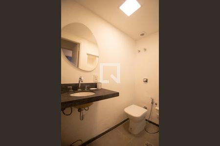 Apartamento à venda com 97m², 2 quartos e sem vaga Apartamento à venda com 97m², 2 quartos e sem vagaBanheiro social