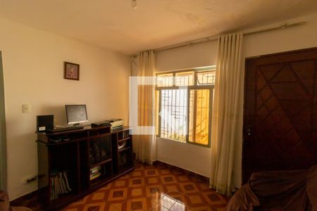 Sala de casa à venda com 4 quartos, 111m² em Vila Nhocuné, São Paulo