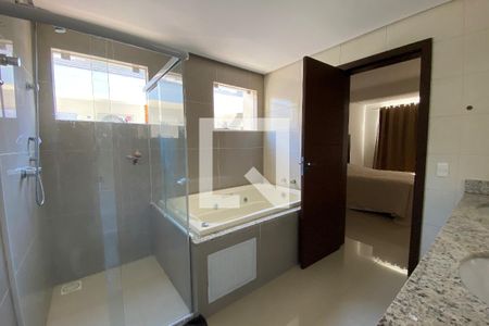 Casa para alugar com 220m², 3 quartos e 4 vagasBanheiro suíte 1