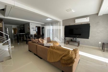 Sala de TV de casa para alugar com 3 quartos, 220m² em Itacorubi, Florianópolis