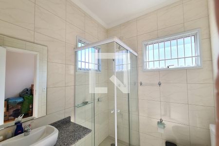 Casa à venda com 207m², 4 quartos e 2 vagas Casa à venda com 207m², 4 quartos e 2 vagasBanheiro da Suíte