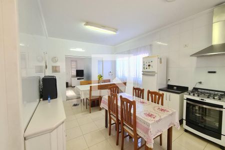 Casa à venda com 207m², 4 quartos e 2 vagas Casa à venda com 207m², 4 quartos e 2 vagasCozinha