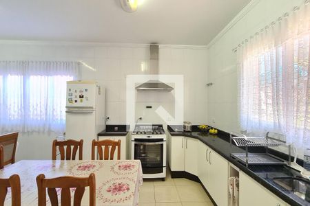 Casa à venda com 207m², 4 quartos e 2 vagas Casa à venda com 207m², 4 quartos e 2 vagasCozinha