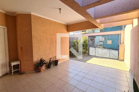 Casa à venda com 207m², 4 quartos e 2 vagas Casa à venda com 207m², 4 quartos e 2 vagasGaragem