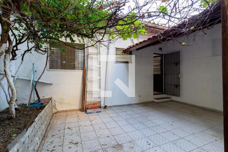 Casa para alugar com 161m², 2 quartos e 2 vagas Casa para alugar com 161m², 2 quartos e 2 vagasQuintal