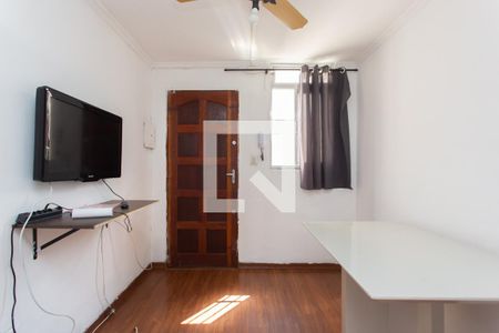 Sala  de apartamento para alugar com 3 quartos, 57m² em Conjunto Residencial José Bonifácio, São Paulo