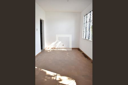 Casa à venda com 180m², 2 quartos e 2 vagasÁrea de Serviço