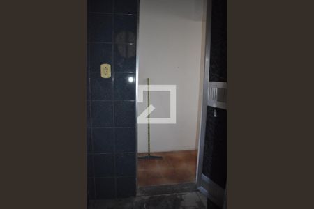 Casa à venda com 180m², 2 quartos e 2 vagasBanheiro 2