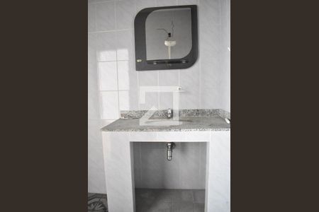 Casa à venda com 180m², 2 quartos e 2 vagasBanheiro 1