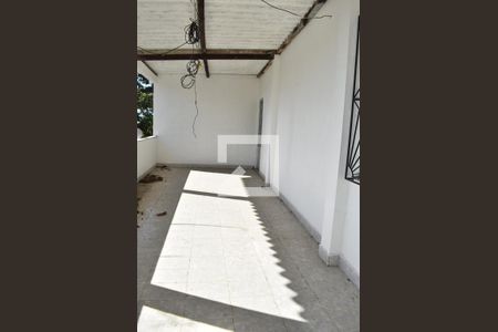 Casa à venda com 180m², 2 quartos e 2 vagasVaranda - Fundos