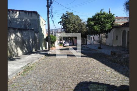 Casa à venda com 180m², 2 quartos e 2 vagas Casa à venda com 180m², 2 quartos e 2 vagasVista da Rua