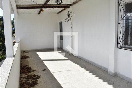 Casa à venda com 180m², 2 quartos e 2 vagasVaranda - Fundos