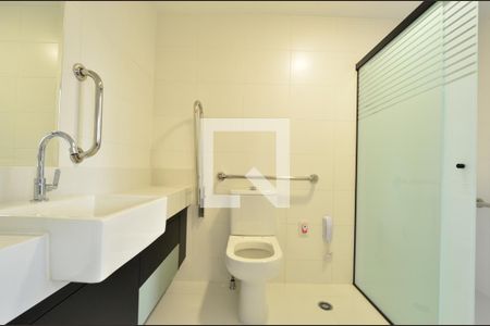 Banheiro de kitnet/studio para alugar com 1 quarto, 25m² em Mirandópolis, São Paulo