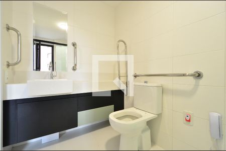 Banheiro de kitnet/studio para alugar com 1 quarto, 25m² em Mirandópolis, São Paulo