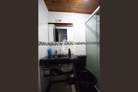 Banheiro de apartamento para alugar com 2 quartos, 55m² em Jardim Alcântara, São Gonçalo