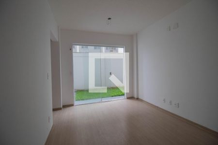 Sala de apartamento para alugar com 2 quartos, 61m² em Taquara, Rio de Janeiro