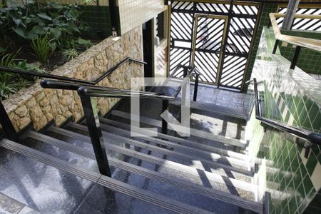 Apartamento para alugar com 69m², 2 quartos e 1 vagaEscada