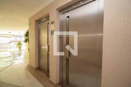 Apartamento à venda com 64m², 2 quartos e 1 vagaHall social - Elevadores