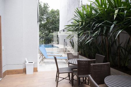 Studio para alugar com 28m², 0 quarto e 1 vaga Studio para alugar com 28m², 0 quarto e 1 vagaÁrea comum - Piscina