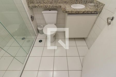 Banheiro de kitnet/studio para alugar com 1 quarto, 36m² em República, São Paulo