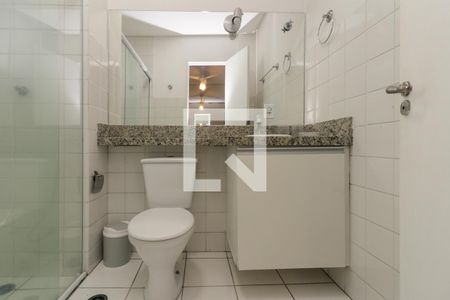 Banheiro de kitnet/studio para alugar com 1 quarto, 36m² em República, São Paulo