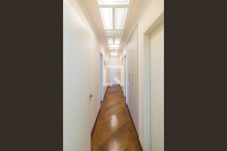 Apartamento à venda com 200m², 4 quartos e 3 vagasCorredor com Armários