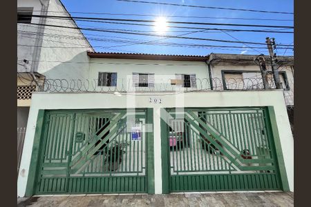 Casa à venda com 191m², 3 quartos e 3 vagas Casa à venda com 191m², 3 quartos e 3 vagasFachada