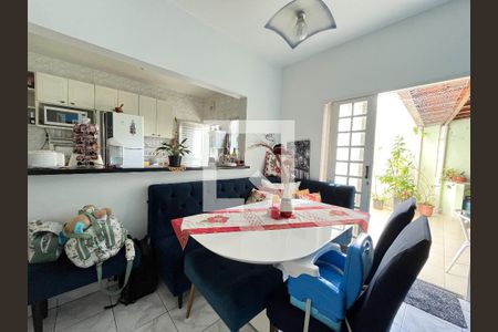 Casa à venda com 191m², 3 quartos e 3 vagas Casa à venda com 191m², 3 quartos e 3 vagasSala de Jantar