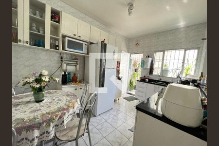 Casa à venda com 191m², 3 quartos e 3 vagas Casa à venda com 191m², 3 quartos e 3 vagasCozinha