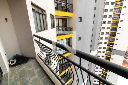 Varanda Sala de apartamento à venda com 2 quartos, 70m² em Jardim Henriqueta, Taboão da Serra