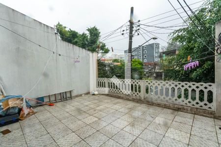 Casa à venda com 180m², 3 quartos e 2 vagas Casa à venda com 180m², 3 quartos e 2 vagasVaranda