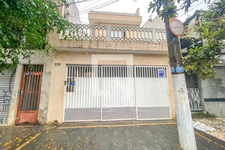 Casa à venda com 180m², 3 quartos e 2 vagas Casa à venda com 180m², 3 quartos e 2 vagasFachada