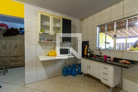 Casa à venda com 180m², 3 quartos e 2 vagas Casa à venda com 180m², 3 quartos e 2 vagasCozinha Edícula casa 2