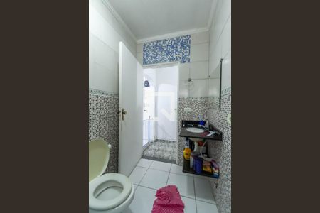 Casa à venda com 180m², 3 quartos e 2 vagas Casa à venda com 180m², 3 quartos e 2 vagasBanheiro Casa 2